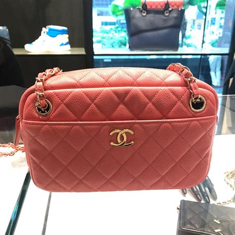 chanel camera case bag 2018|承認吧，恨要這個 Chanel 小手袋作為聖誕禮物！ .